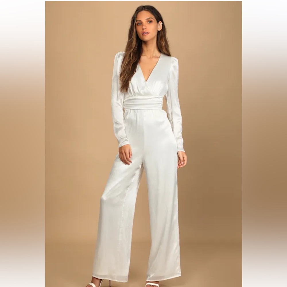 Lulus Size Medium NWT Forever Stunning White Crinkle Satin Long Sleeve Jumpsuit